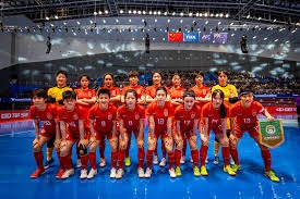 记者：曼联小将塞古-科内在洛桑体育训练，还踢了一场友谊赛